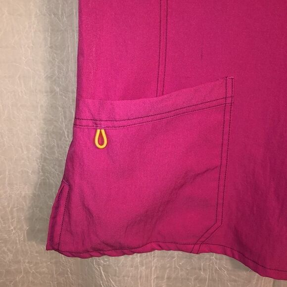 Wonder Wink M Fuchsia Pink Scrub Top with Yellow Logo - Picture 5 of 12
